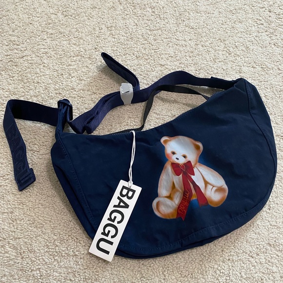 BAGGU UO Exclusive Teddy Bear Medium Nylon Crescent Bag NWT - Picture 6 of 8